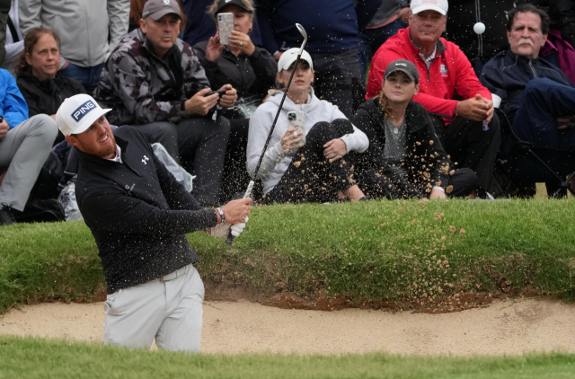 22일 PGA 챔피언십 3라운드에서 벙커 샷 하는 미토 페레이라. USA투데이스포츠연합뉴스