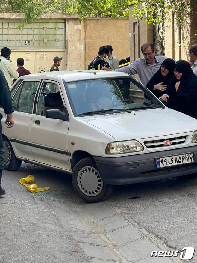 22일(현지시간) 이란의 수도 테헤란에서 사야드 호다에이 이란 혁명수비대 대령이 괴한의 총격을 받아 숨진 모습.2022.05.22/뉴스1 © AFP=뉴스1 © News1 김민수 기자