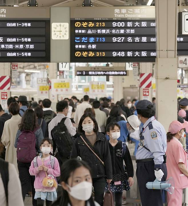 여행객으로 붐비는 도쿄역의 모습. /교도 연합뉴스