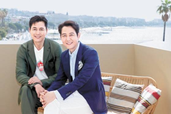 칸국제영화제 미드나이트 스크리닝 부문에 초청된 영화 ‘헌트’의 주연 정우성(왼쪽)과 감독 겸 공동 주연 이정재. 두 사람은 ‘태양은 없다’ 이후 23년 만에 한 작품에서 뭉쳤다. [뉴스1]