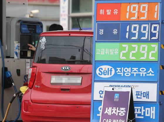 지난 22일 서울 시내 주유소 모습. 〈사진=연합뉴스〉