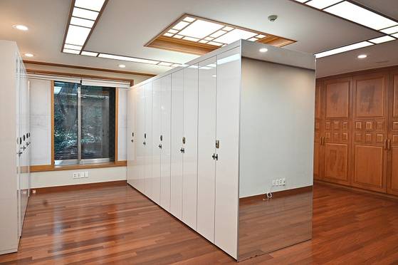 청와대 관저 드레스룸 모습. 〈사진-대통령실 제공〉