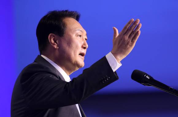 윤석열 대통령이 24일 대구 북구 엑스코에서 열린 세계가스총회 개회식에서 축사하고 있다. 2022.05.24. [사진=뉴시스]