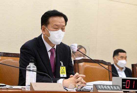 정호영 보건복지부 장관 후보자가 3일 국회에서 열린 보건복지위원회 인사청문회에서 생각에 잠겨 있다. 김성룡 기자