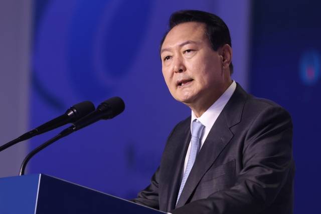 윤석열 대통령이 24일 대구 엑스코에서 열린  2022대구세계가스총회(WGC)에서 축사를 하고 있다. 연합뉴스