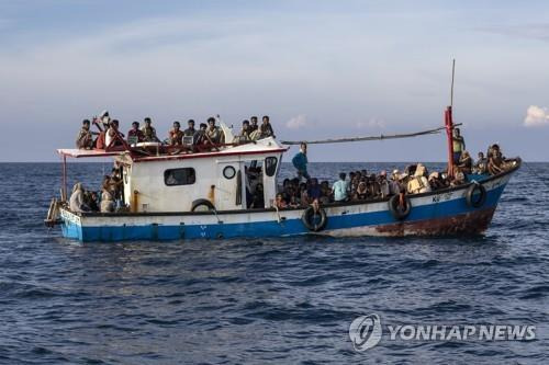 인도네시아서 구조된 로힝야족 난민들(자료사진) [EPA 연합뉴스 자료사진. 재판매 및 DB금지] [2021.12.17 송고]