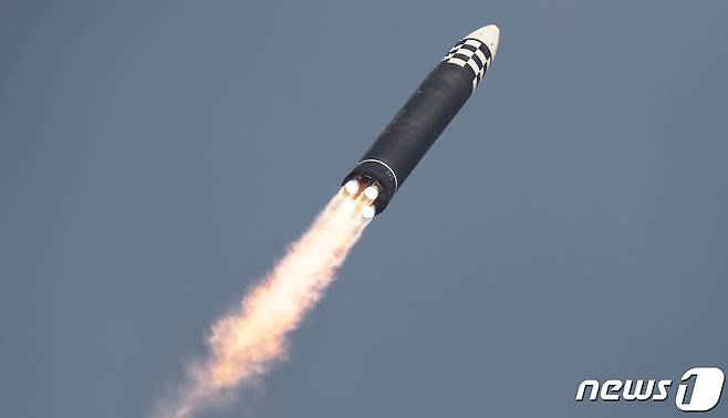 (평양 노동신문=뉴스1) = 북한 대륙간탄도미사일(ICBM) 