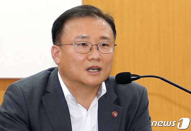 박종근 신임 제주지방검찰청 검사장이 25일 오후 제주지검 대회의실에서 취임 기자간담회를 하고 있다. 2022.5.25/뉴스1 © News1 오미란 기자