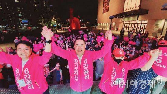 강용석 경기도지사 무소속 후보가 25일 오후 하남 스타필드에서 선거 유세전을 펼쳤다. [강용석 후보 선거 캠프]