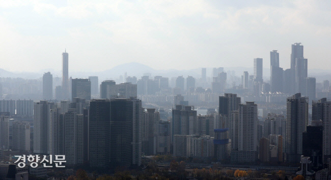 남산에서 바라본 서울시내 아파트 전경. 강윤중 기자