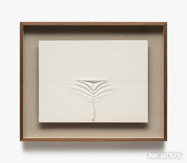 [서울=뉴시스]이승택, 무제, 1981, 노끈, 종이, 석고, 38.5 x 51.5cm, F. 56 x 69 x 5.5(d)cm