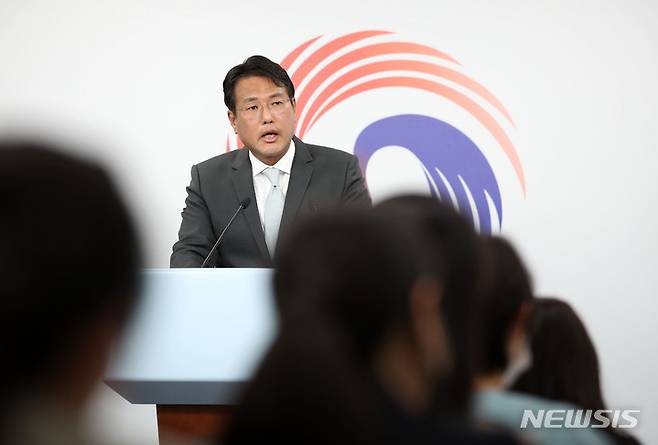 [서울=뉴시스] 홍효식 기자 = 김태효 국가안보실 제1차장이 18일 오후 서울 용산 대통령실 청사 브리핑장에서 한미 정상회담 관련 브리핑을 하고 있다. 2022.05.18. yesphoto@newsis.com
