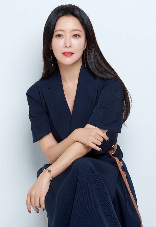 MBC 금토드라마 '내일'에서 구련 역을 맡은 배우 김희선. 힌지엔터테인먼트 제공