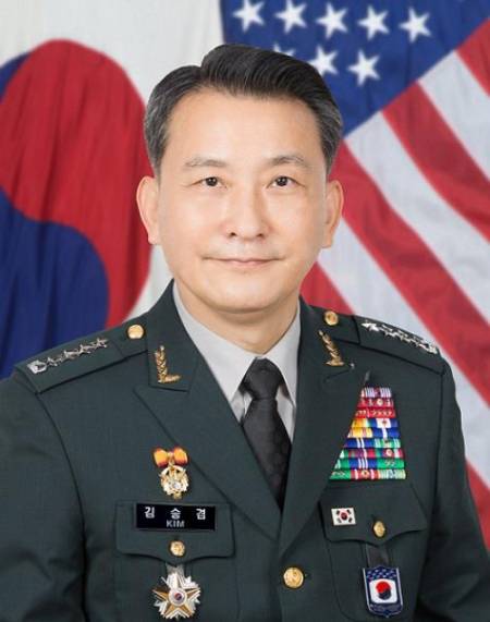 정부가 25일 단행한 4성 장군 인사에서 합참의장에 내정된 김승겸(대장·육사 42기) 연합사 부사령관. 국방부 제공