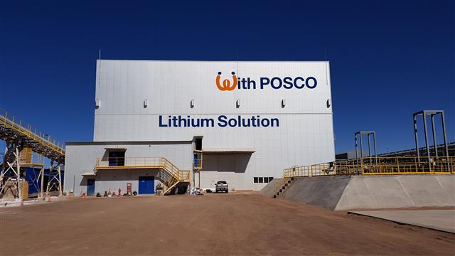 이차전지 양극재 소재인 리튬을 생산하는 포스코그룹의 아르헨티나 염수리튬 시범 공장 전경.포스코홀딩스 제공