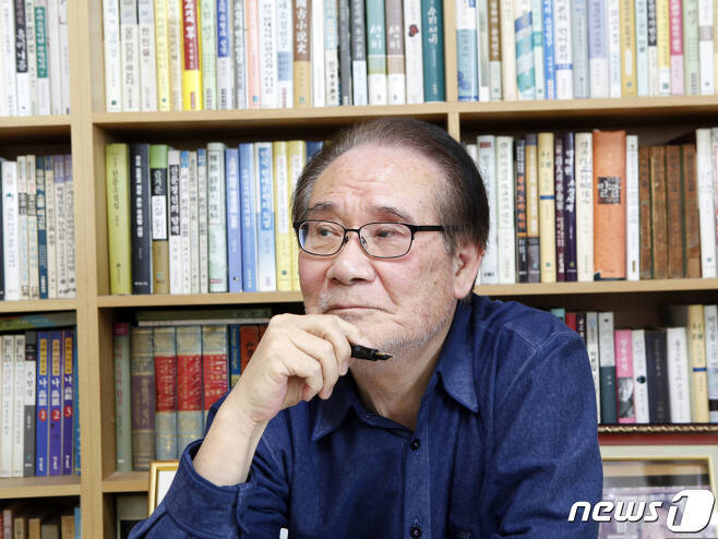 강준희 작가가 소설집 '나는 조선왕조의 백성이다'를 출간했다. 사진은 강 작가.(독자 제공)2022.5.26/© 뉴스1