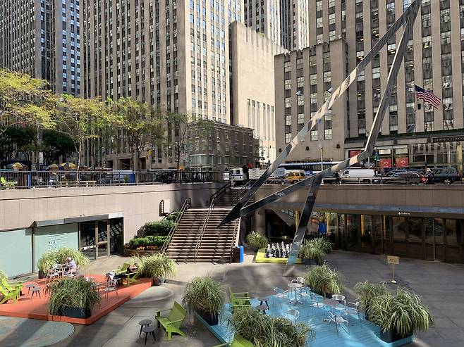 자연요소와 벤치 등을 조합해서 휴식을 제공하고 있다./박진배 뉴욕 FIT 교수, 마이애미대학교 명예석좌교수