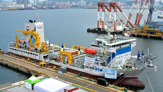 해양환경공단이 발주한 국내 최초의 5000t급 다목적 대형방제선 '엔담호' HJ중공업 제공