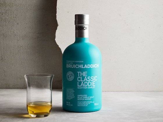 스코틀랜드산과 아일라산 보리만으로 생산한 브룩라디 더 클래식 라디 스코티쉬 발리. 사진 장만진
