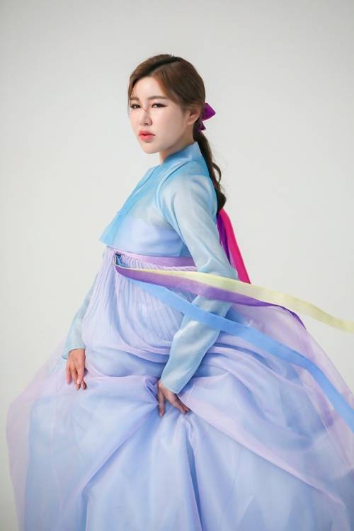 가수 송가인이 콘서트를 앞두고 ‘비 내리는 금강산’에 대한 애틋한 마음을 드러냈다.
 사진= 포켓돌스튜디오