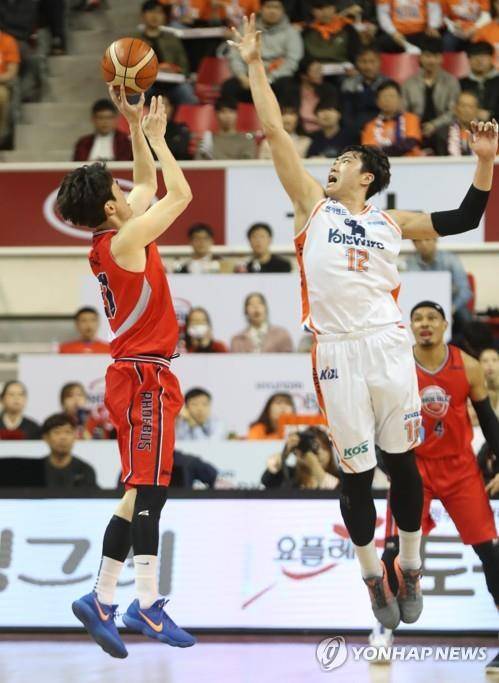 2019년 현대모비스 시절의 오용준(왼쪽) [연합뉴스 자료사진. 재판매 및 DB금지]