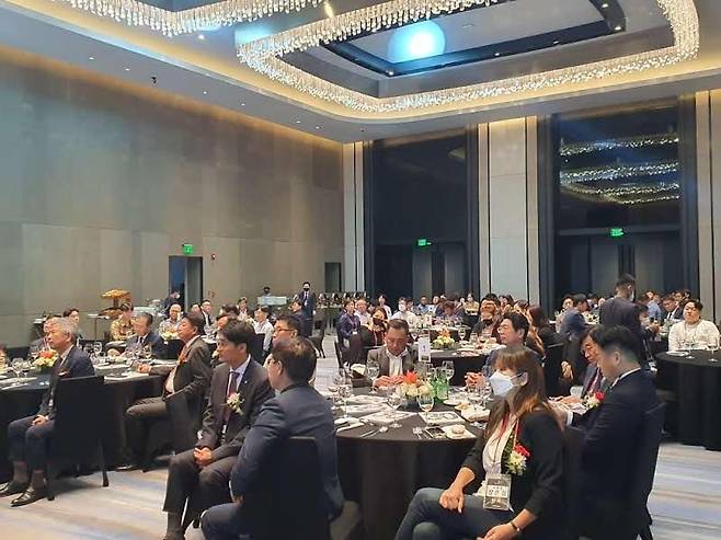 30주년 창립 행사에 참석한 아시아지회 회장 및 필리핀 마닐라지회 회원들  [왕길환 촬영]