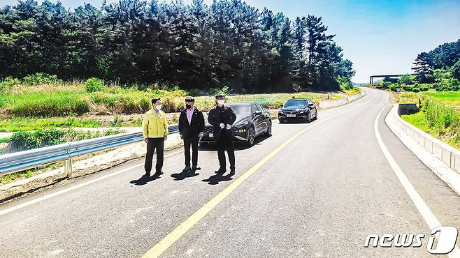 함안군 윤내~장명간 도로확·포장된 군도 8호선(함안군 제공)© 뉴스1