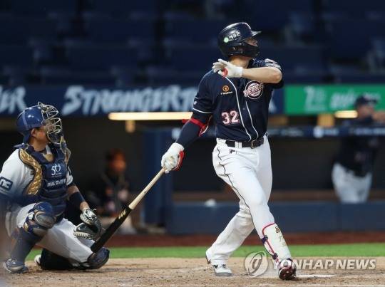 두산 김재환의 스윙
[연합뉴스 자료사진]