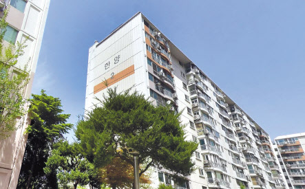 서울 서대문구 북가좌동의 DMC한양아파트의 모습.