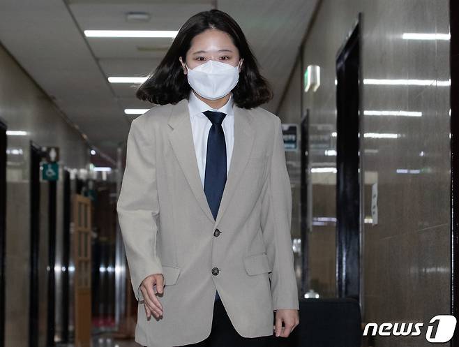 박지현 더불어민주당 공동비상대책위원장이 28일 오후 서울 여의도 국회에서 열린 비상대책위원회 간담회에 참석하고 있다. 2022.5.28/뉴스1 © News1 이재명 기자