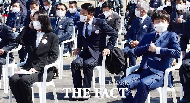 여야 청년 정치인들의 종횡무진 선거 유세 행보에 눈길이 쏠린다. 사진은 지난달 3일 제주 4.3평화공원에서 열린 제 74회 4.3희생자 추념식에 참석한 박지현(왼쪽) 더불어민주당 공동비대위원장과 이준석 국민의힘 대표가 행사에 참가한 모습. /인수위사진기자단