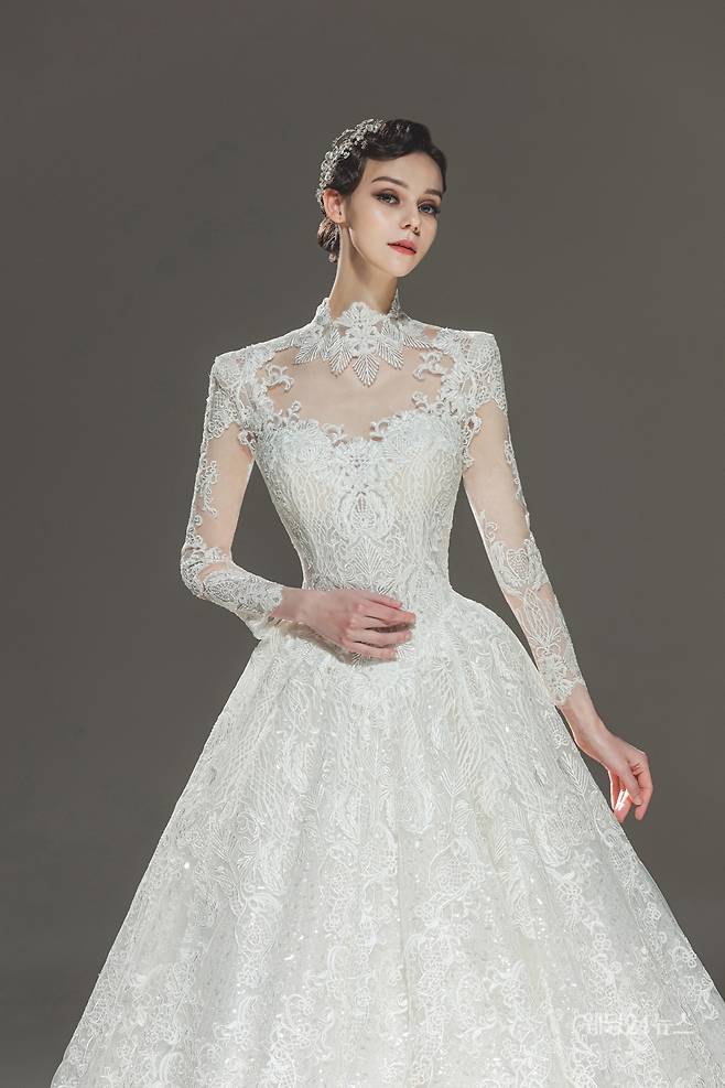 사진 : 웨딩드레스 김미숙웨딩,&nbsp;광주 시크릿웨딩,&nbsp;대구 더럭스에디션,&nbsp;포토그래퍼 권기봉(봉스튜디오),&nbsp;모델 야나,&nbsp;디렉터 문정선,&nbsp;헤어 우미 메이크업 우리(엘페라),&nbsp;제품협찬 로제블랑