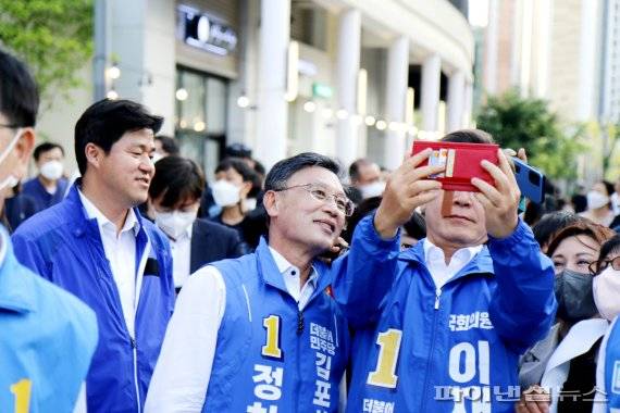 이재명 더불어민주당 총괄선대위원장-정하영 김포시장 후보 28일 합동유세 전개. 사진제공=정하영 후보 캠프