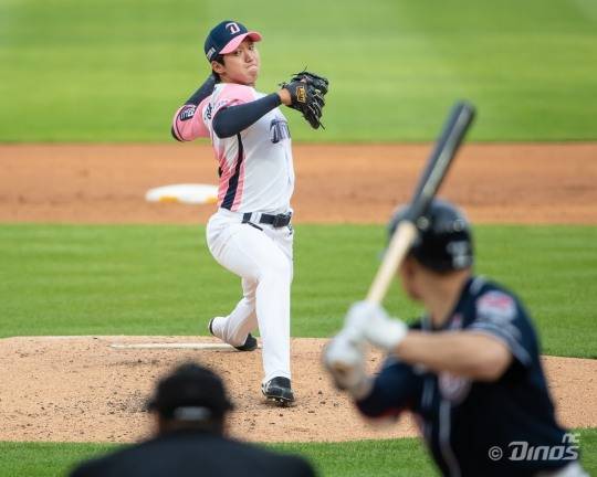 구창모가 28일 창원 홈경기 두산전에 선발로 나서 679일만에 감격적인 승리를 안았다.[NC 다이노스 제공]