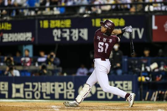 키움은 사직 롯데전에서 이정후가 연장 10회 역전 3점홈런을 터뜨려 5연승 행진을 이어갔다.[키움 히어로즈 제공]