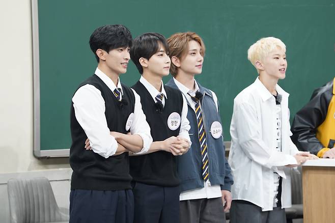 ‘아는 형님’ 세븐틴 호시가 민경훈과 댄스 대결을 벌인다.사진=JTBC 제공