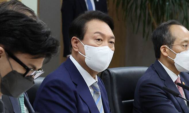 윤석열 대통령이 세종시 정부세종청사에서 열린 국무회의에서 발언을 하고 있다. 연합뉴스