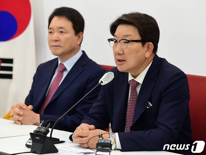 권성동 국민의힘 원내대표가 29일 오전 서울 여의도 국회에서 긴급 기자간담회를 열고 추가경정예산(추경)안 합의에 대한 입장을 말하고 있다. (공동취재) 2022.5.29/뉴스1 © News1 이재명 기자