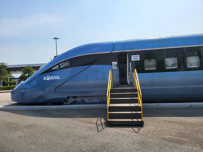 KTX-이음의 목업. [강갑생 기자]