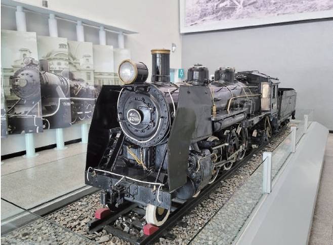 파시형 증기기관차의 축소 모형. [강갑생 기자]