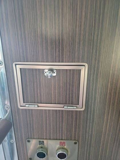 유사시를 대비해서 대통령 특별동차 곳곳에 설치한 총구. [강갑생 기자]