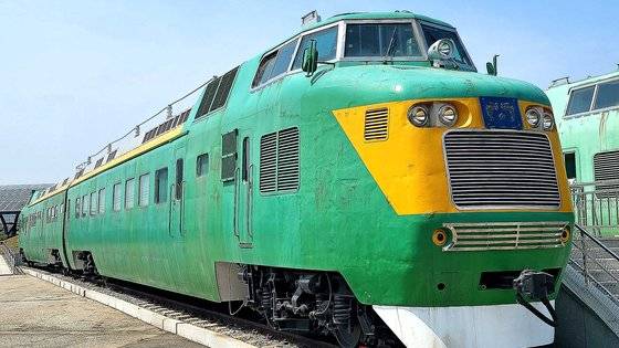 6명의 대통령이 이용한 특별동차. 앞에 봉황무늬의 명패가 보인다. [강갑생 기자]