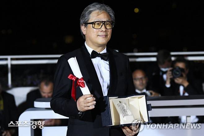 제75회 칸국제영화제에서 감독상을 받은 박찬욱. 로이터=연합뉴스.