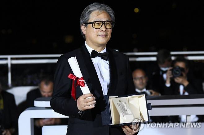 제75회 칸 영화제에서 ‘헤어질 결심’으로 감독상을 수상한 박찬욱 감독. 로이터 연합뉴스 제공.