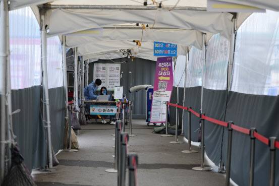 30일 오전 서울역 선별검사소.(사진=연합뉴스)