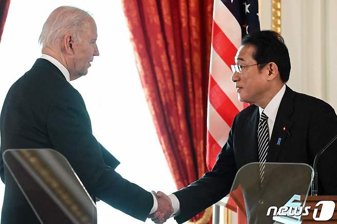 조 바이든 미국 대통령(왼쪽)과 기시다 후미오 일본 총리 . © AFP=뉴스1 © News1 우동명 기자