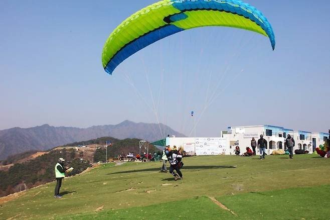 패러글라이딩 자료사진. 사진은 기사와 무관함. /뉴스1