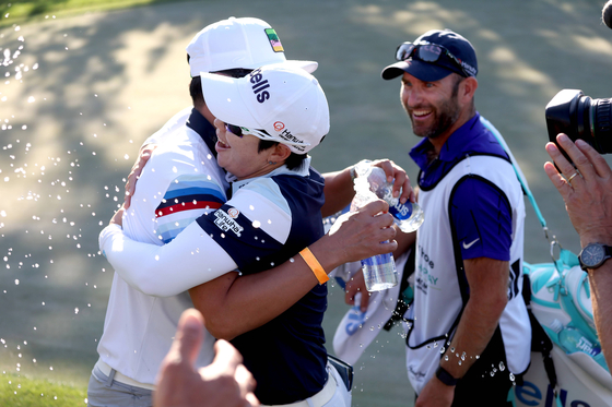 Ji Eun-hee is sprayed with water and cheered on by fans after defeating Ayaka Furue of Japan three-and-two at the Bank of Hope LPGA Match-Play Hosted by Shadow Creek at Shadow Creek Golf Course on Sunday in Las Vegas, Nevada. [AFP/YONHAP]