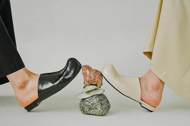 Shoes inspired by “danghye,” women’s shoes worn during the Joseon era. (RIU&VIU)