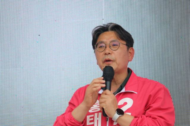 ▲홍태용 국민의힘 김해시장 후보가 김해 거북공원에서 마지막 유세전을 펼치고 있다. ⓒ프레시안(조민규)